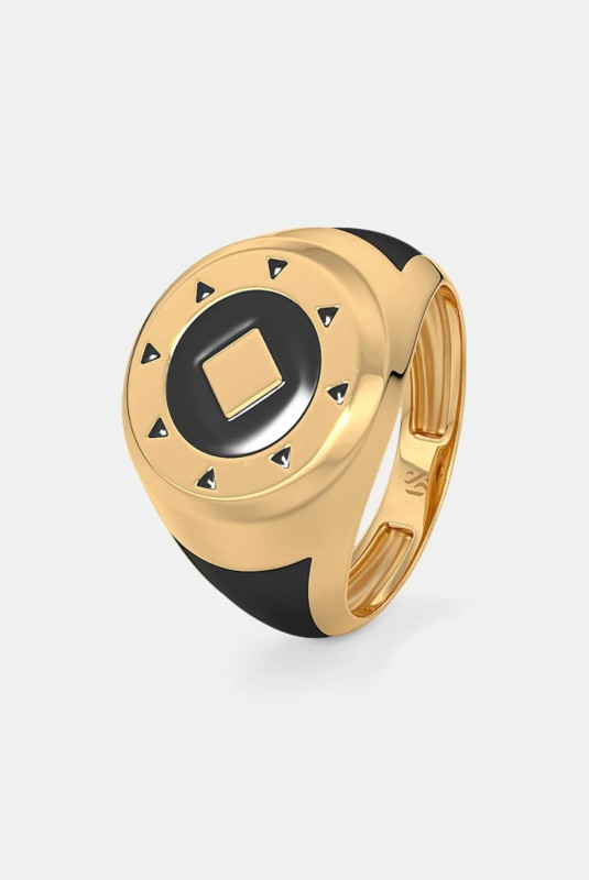 Elegant gold pleated ring